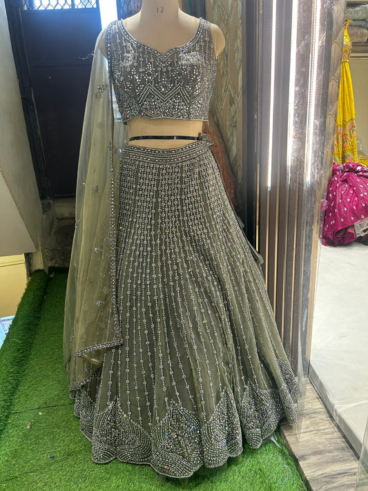 Fabuloso lehenga gris plateado