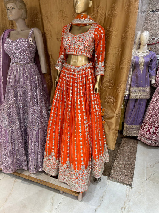 Fantástica lehenga con top corto naranja