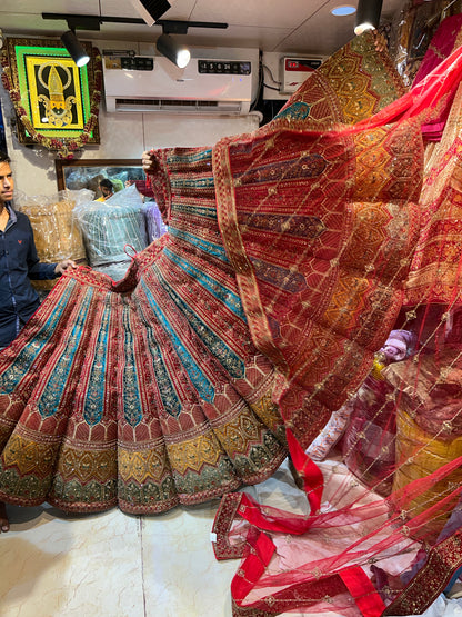 Preciosa lehenga roja de Delhi