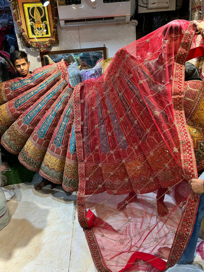 Preciosa lehenga roja de Delhi