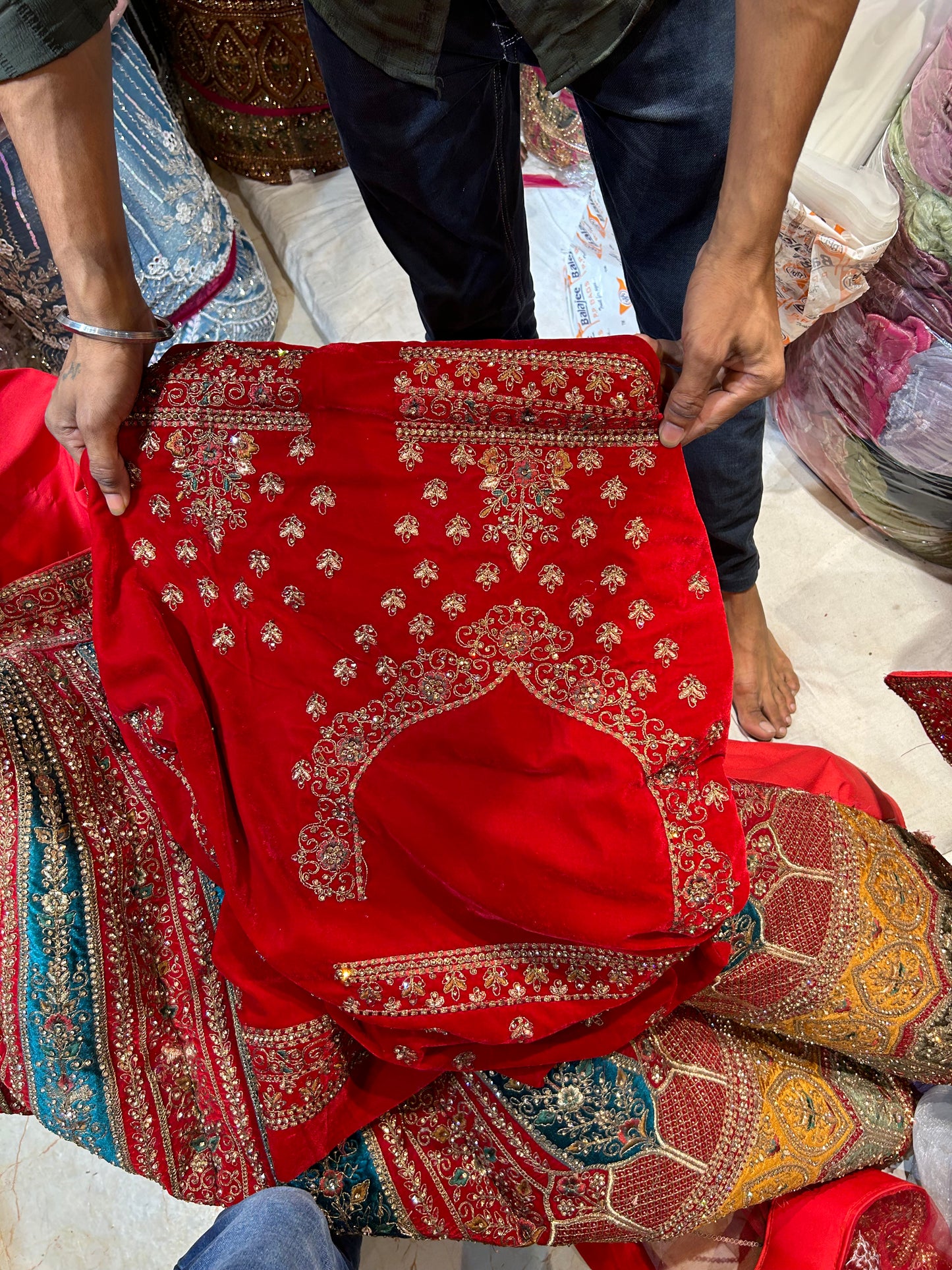 Preciosa lehenga roja de Delhi