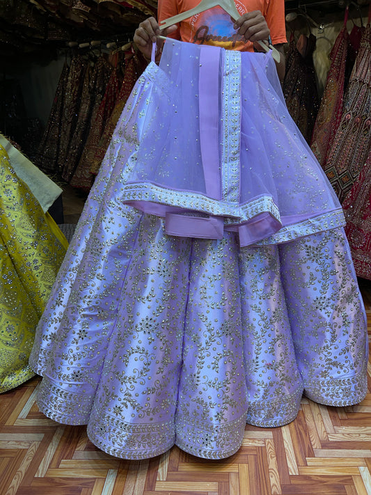 Impresionante lehenga color lila y lavanda