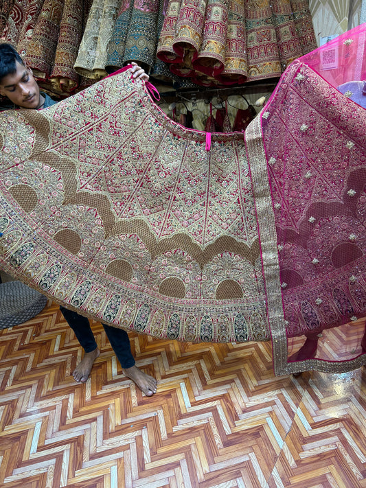 Impresionante lehenga rosa y blanca marfil