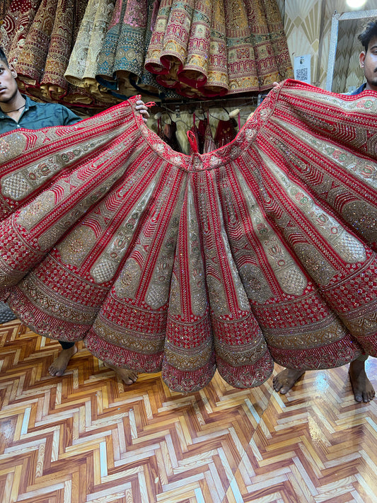 Lehenga roja extraordinaria