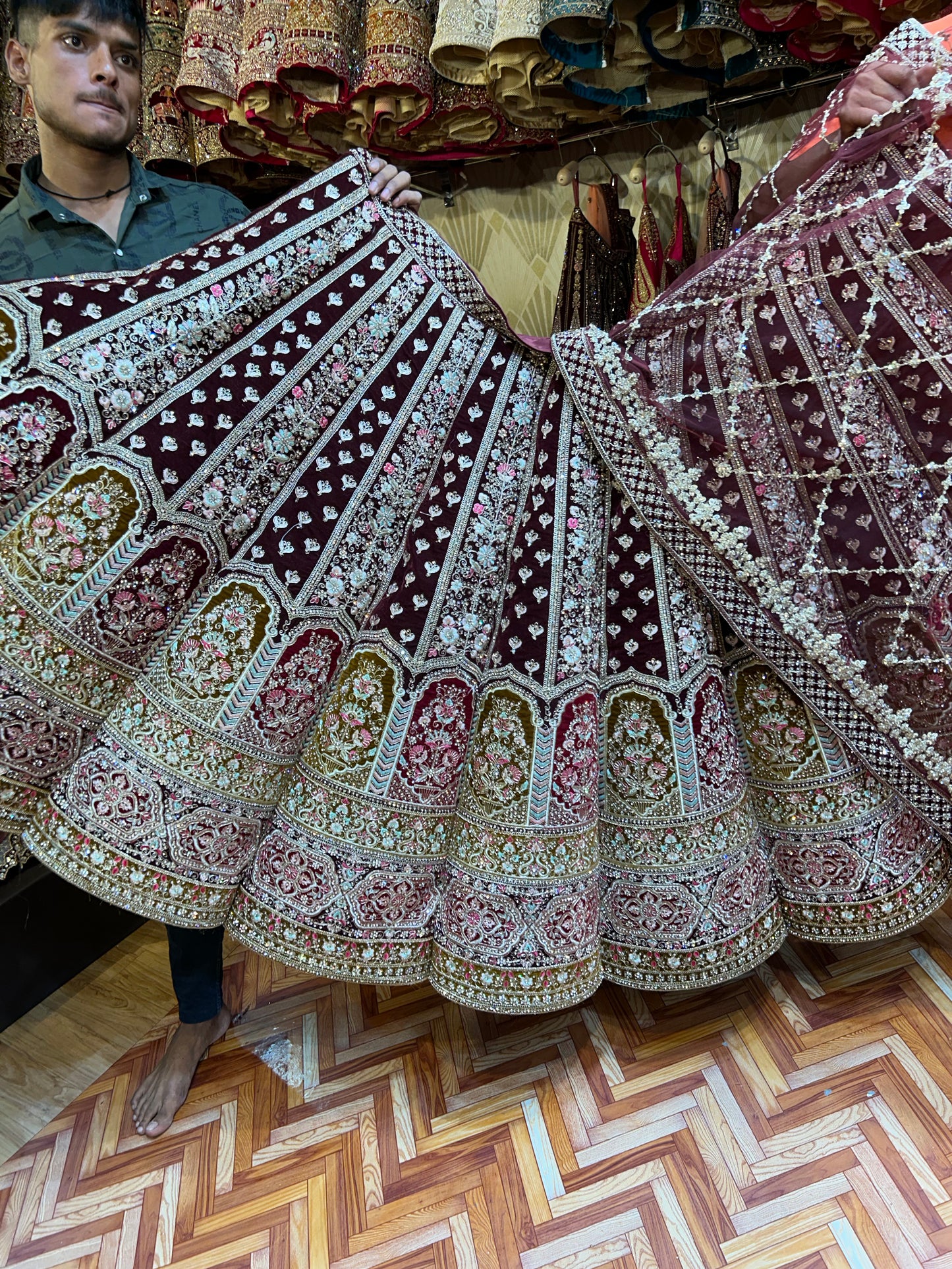 Fabuloso lehenga granate