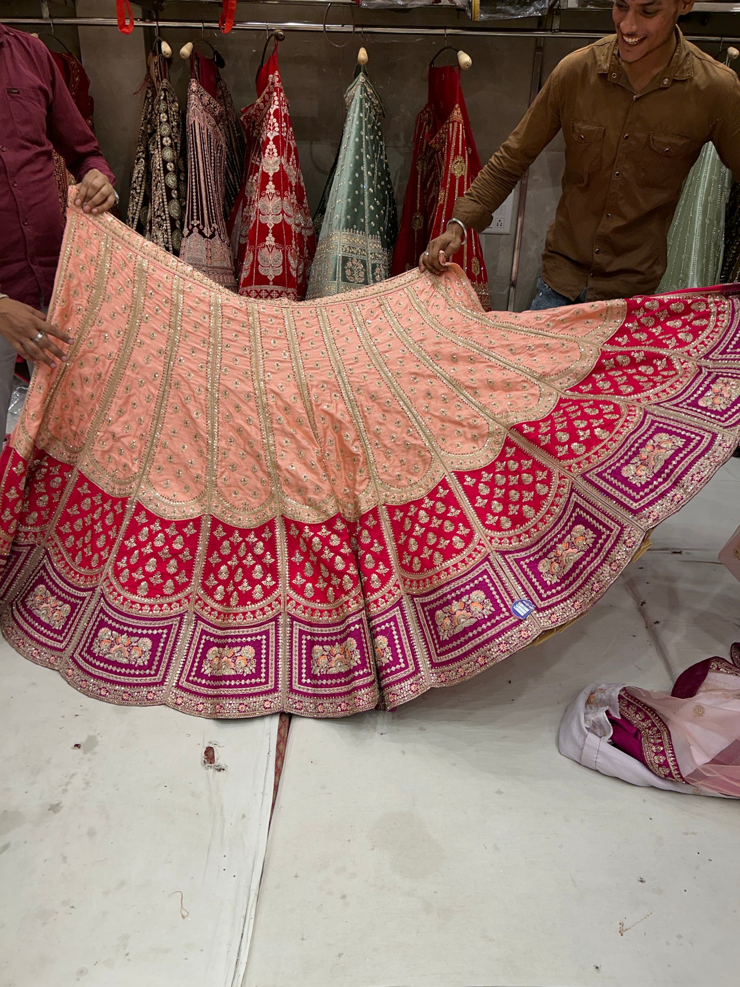 Fantástica lehenga de fiesta de color rosa claro