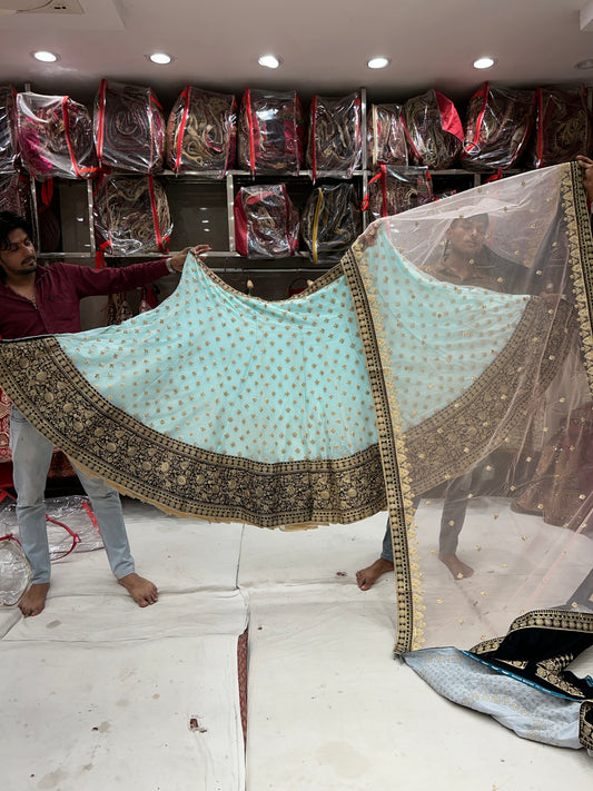 Preciosa lehenga de fiesta azulada