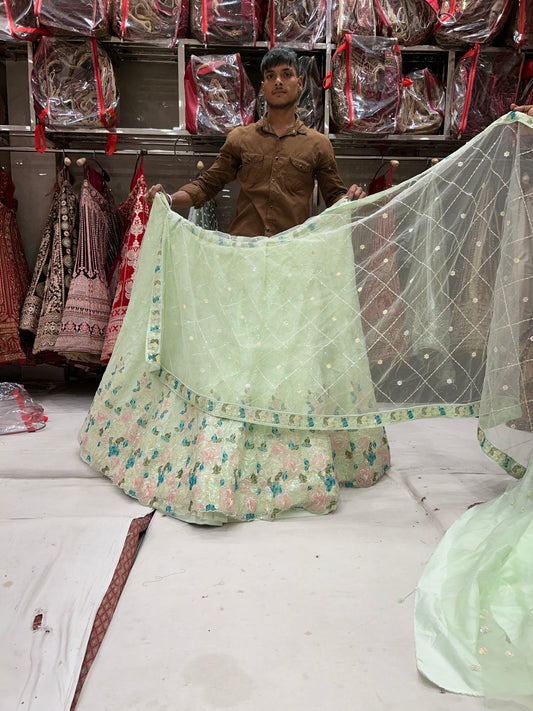 Hermosa lehenga verde para fiesta