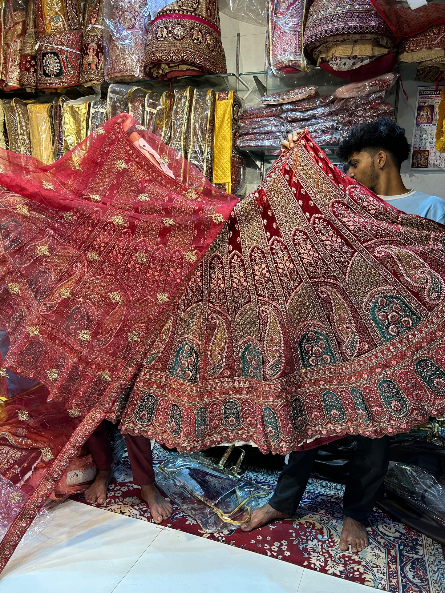 Lehenga de color rojo pavo real 😍