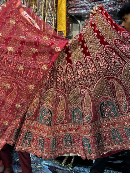 Lehenga de color rojo pavo real 😍