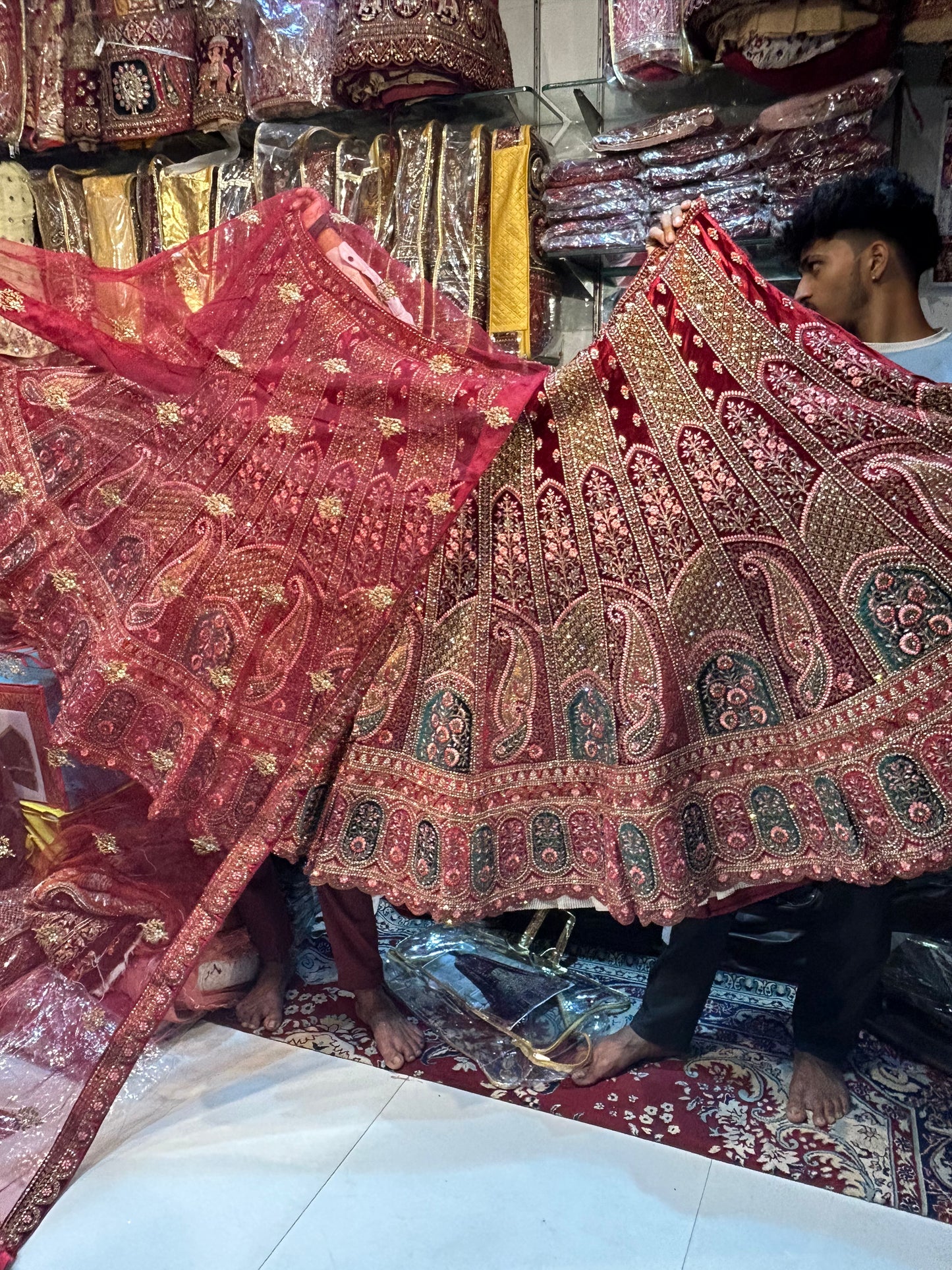 Lehenga de color rojo pavo real 😍