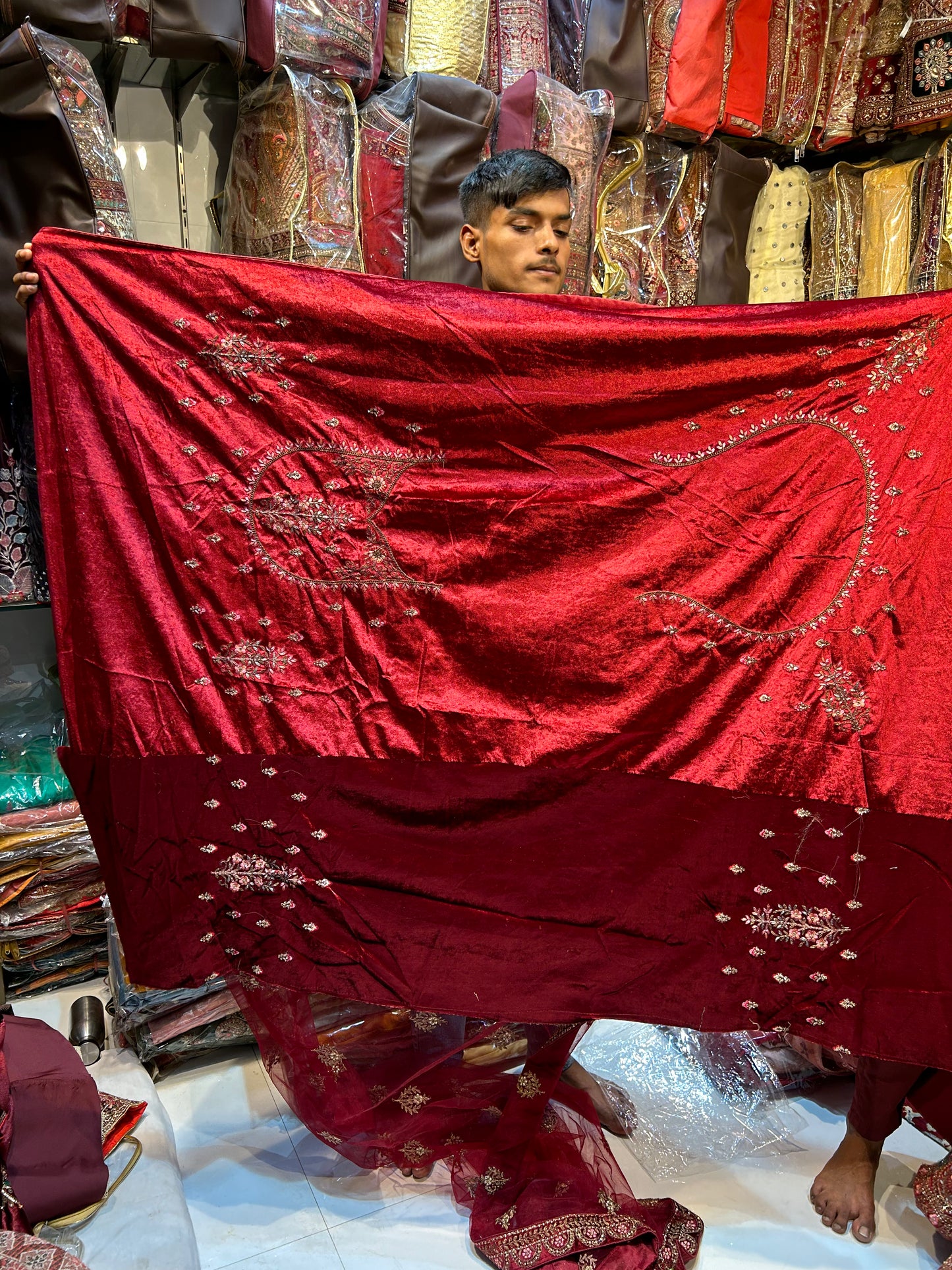 Lehenga de color rojo pavo real 😍