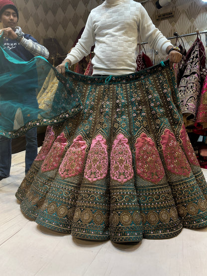 ¡Vaya! ¡Qué magnífica lehenga azul Marwari!