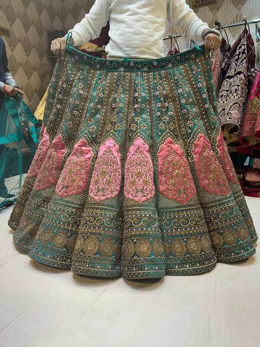 ¡Vaya! ¡Qué magnífica lehenga azul Marwari!