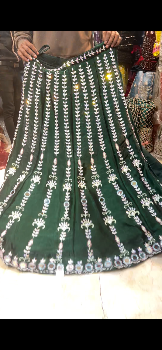 Preciosa lehenga verde con espejo PDP