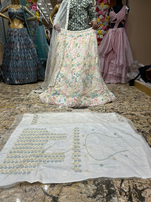 Lehenga con estampado floral blanco