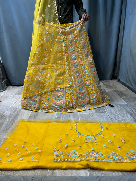 Preciosa lehenga amarilla