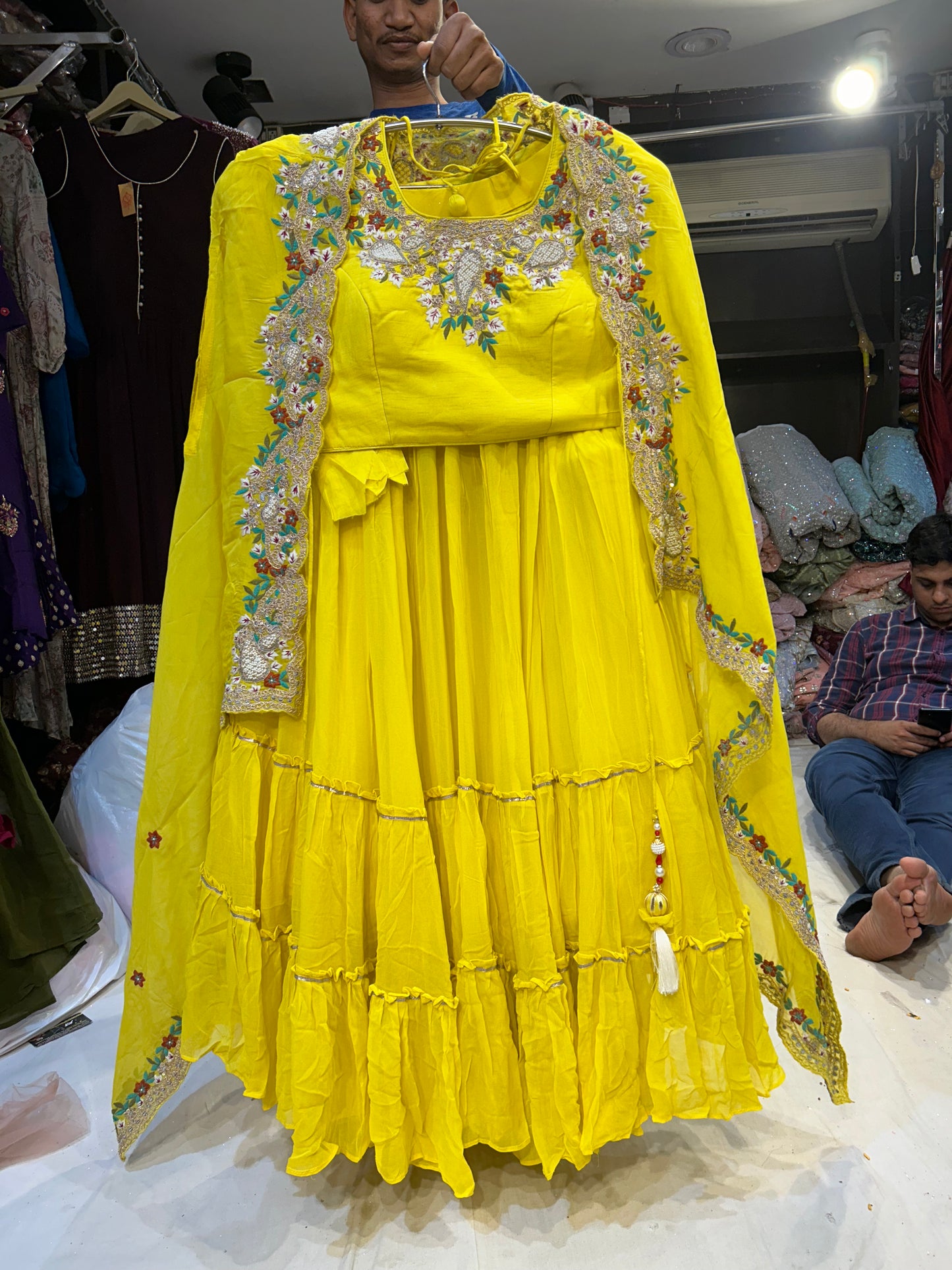 Extraordinary yellow Gown