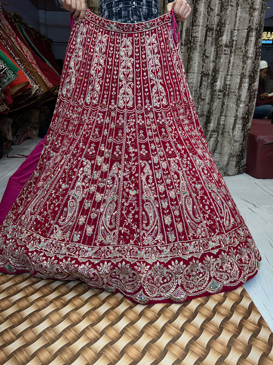 Lehenga roja extraordinaria