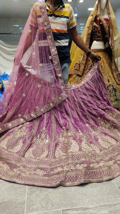 Lehenga de pavo real en tonos pastel