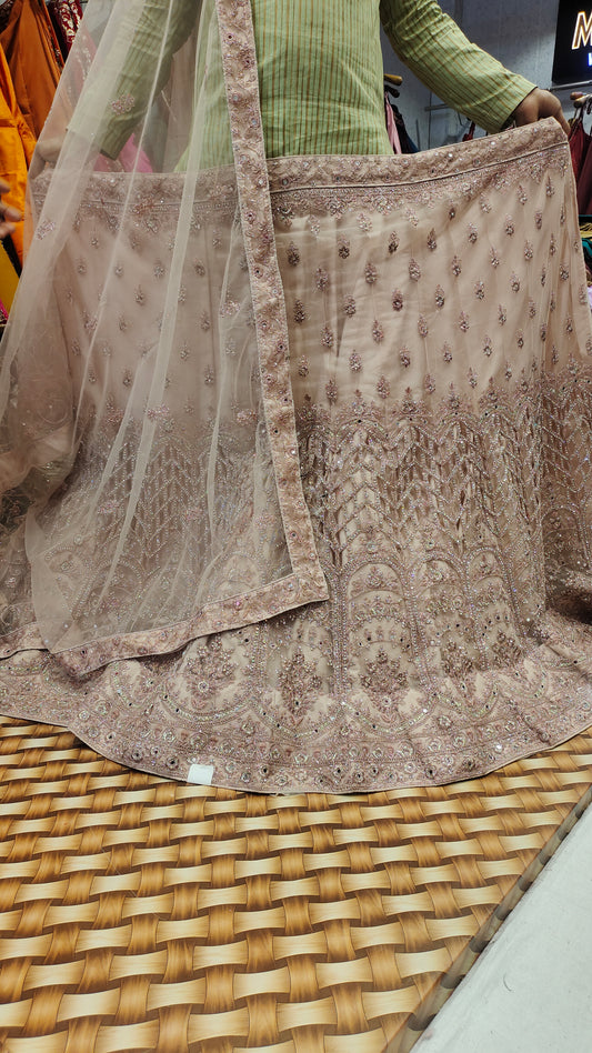 Increíble Lehenga color crema