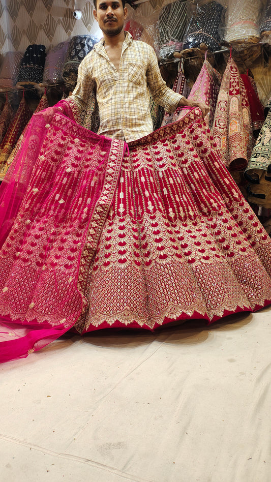 Lehenga roja con burbujas y bolas