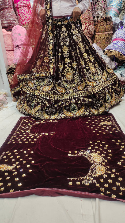 Lehenga hecha a mano pesada