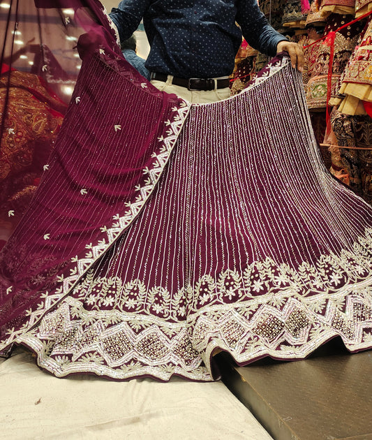 Impresionante lehenga violeta púrpura