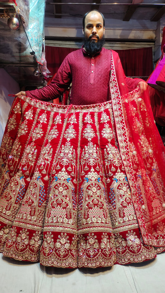 Lehenga de pavo real rojo