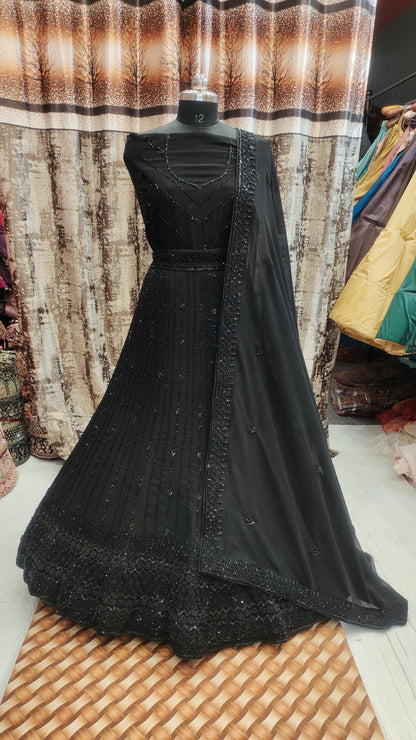 Lehenga de diseño de belleza en negro brillante