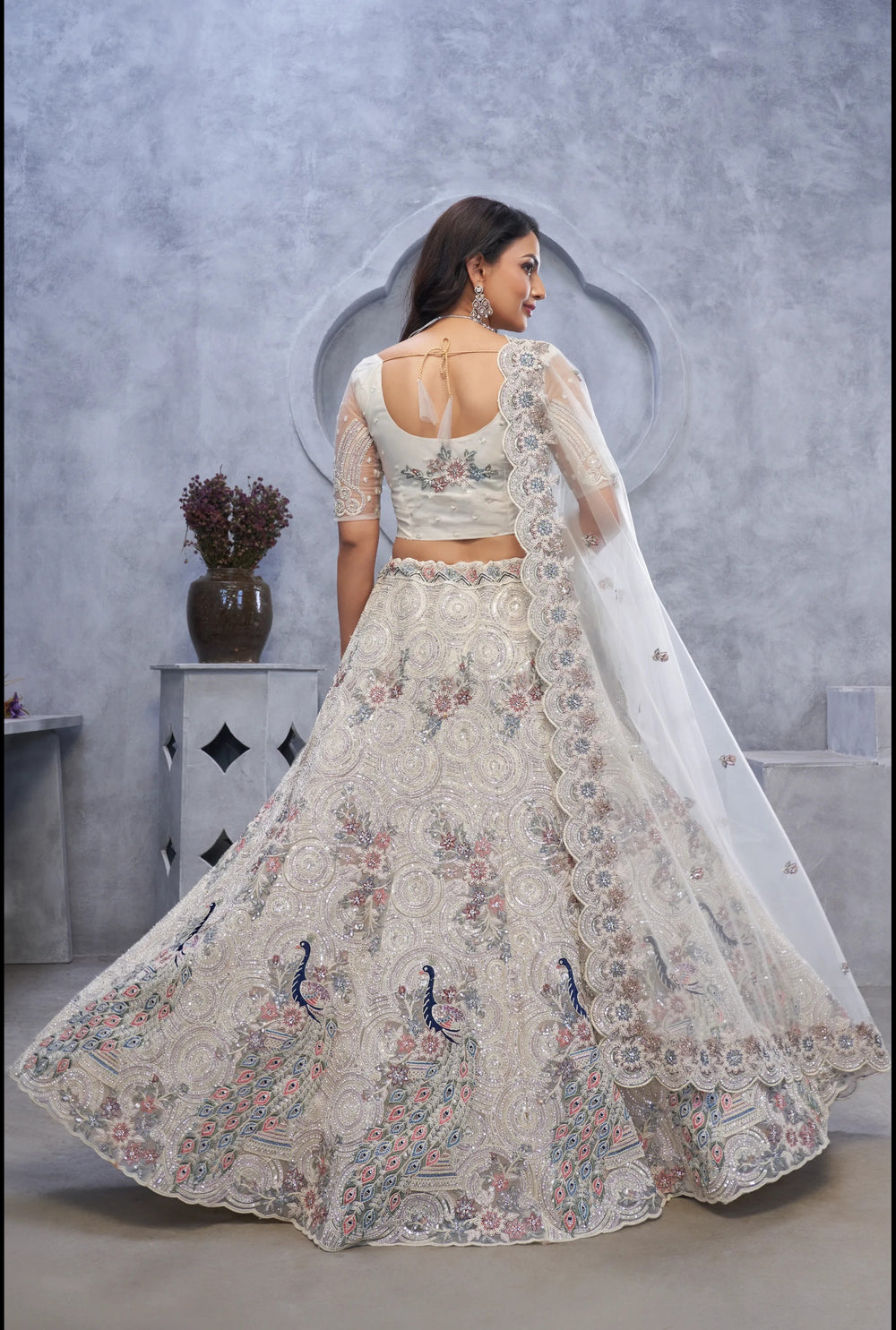 Lehenga de diseñador en color blanco crema