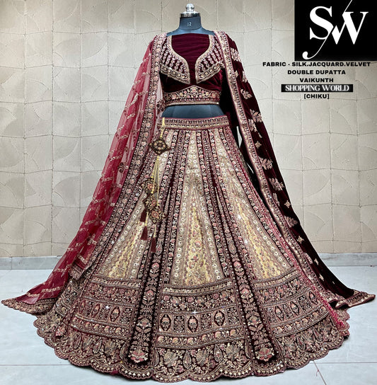 Atractiva lehenga de color granate claro