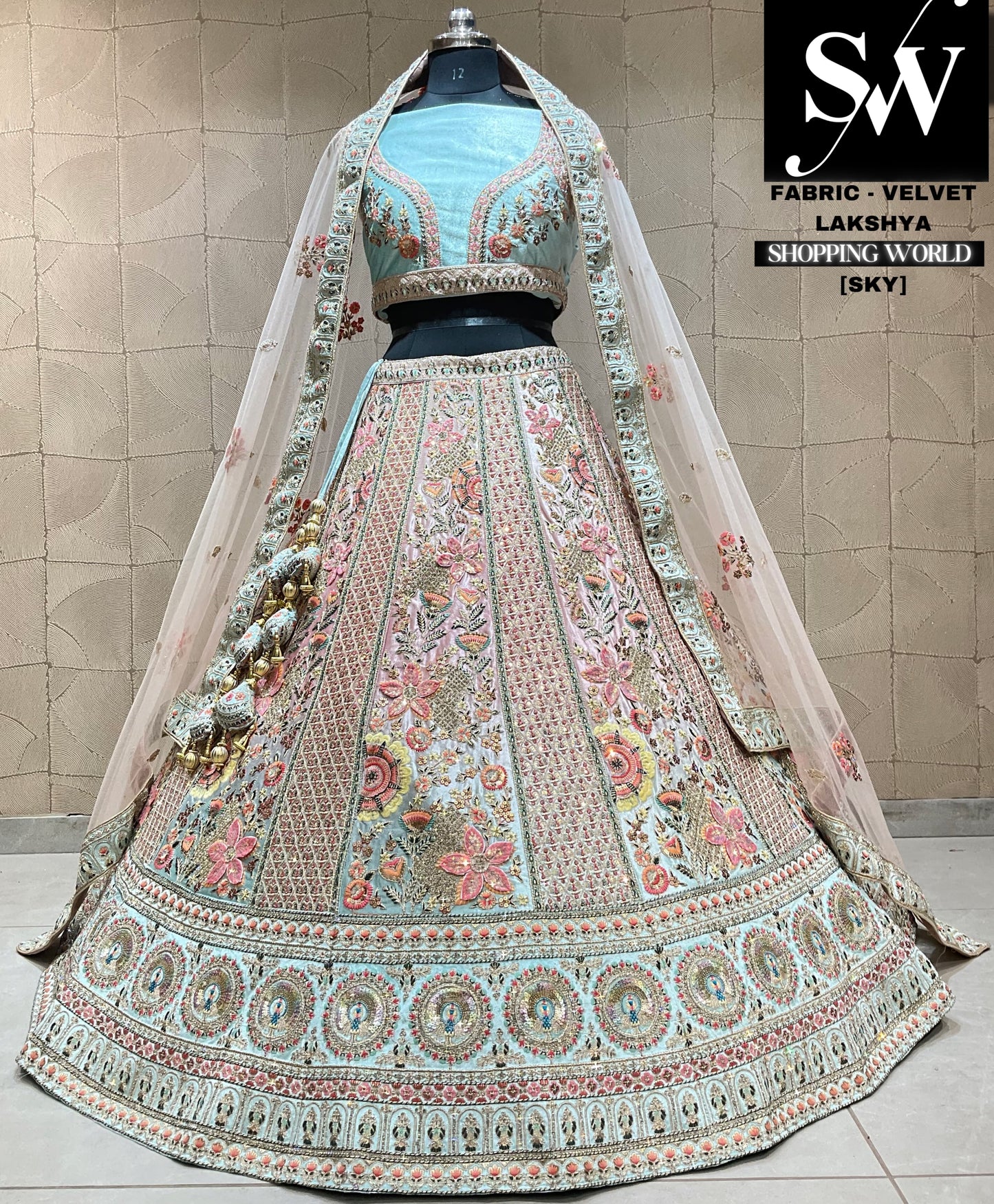 Hermosa lehenga azul cielo