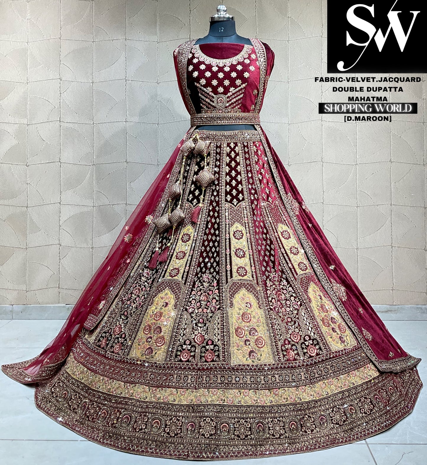 Increíble lehenga de color granate oscuro