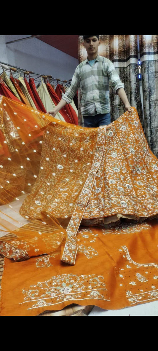 LEHENGA zarzozi hecha a mano pura con flores de color naranja