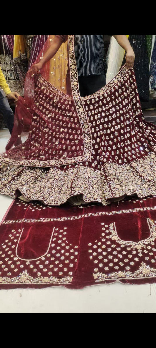 Lehenga nupcial color granate