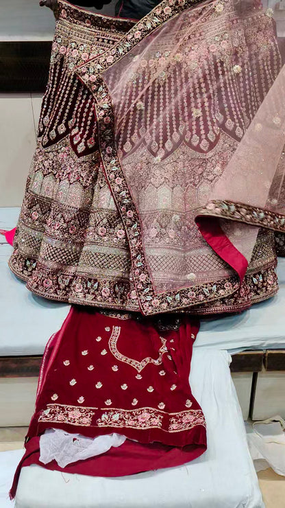 Fabuloso contraste rojo jhumka lehenga