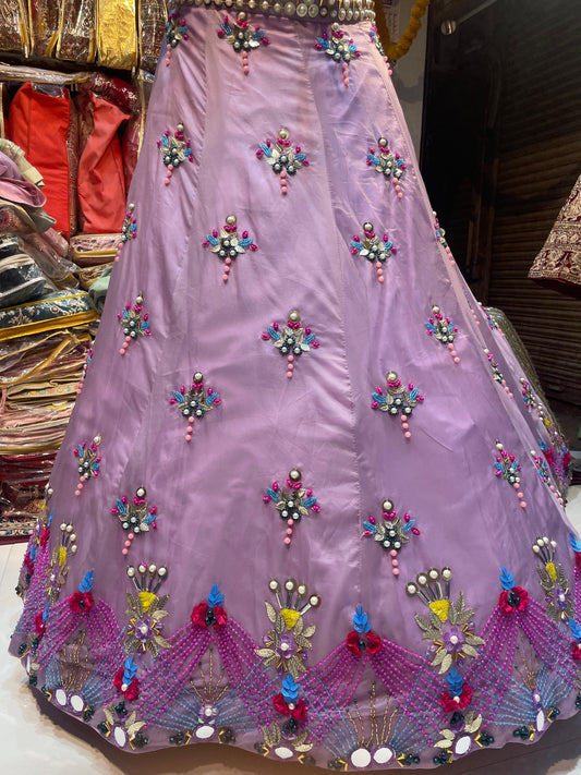 Lehenga PDP de diseñador en blanco y rosa en cualquier color. Fabricación a pedido