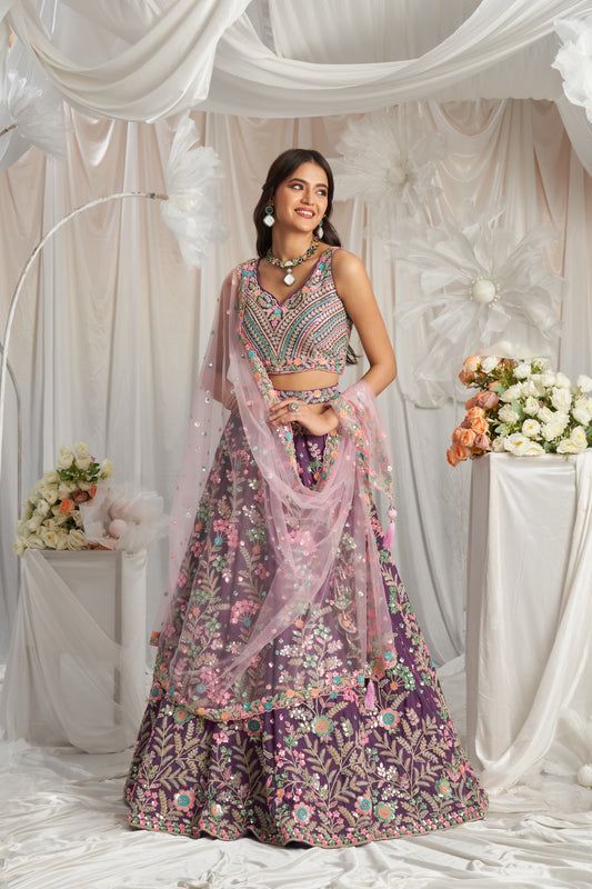 Lehenga con estampado floral de color morado claro