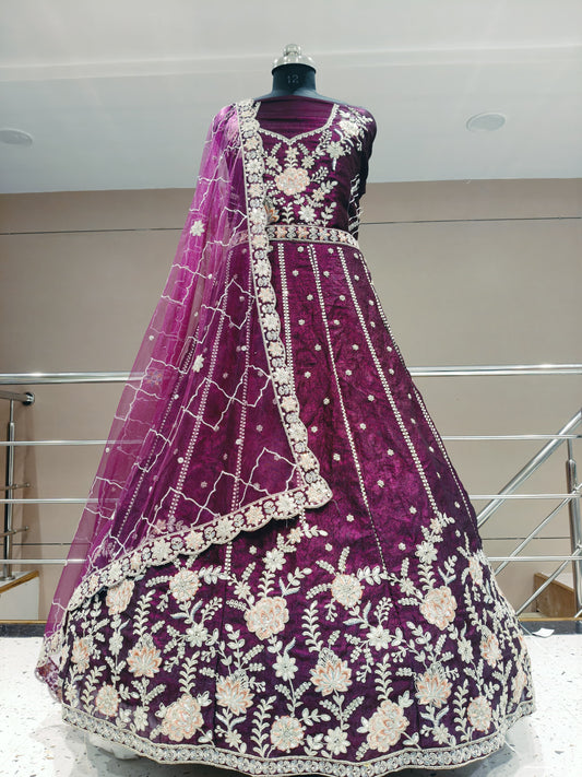 Agradable lehenga de color rosa oscuro y morado