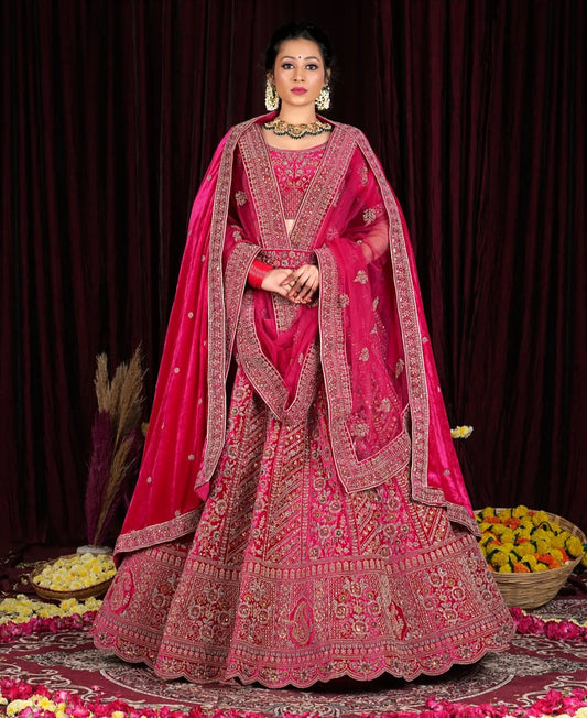 Elegante lehenga nupcial de color rosa intenso con doble duptta