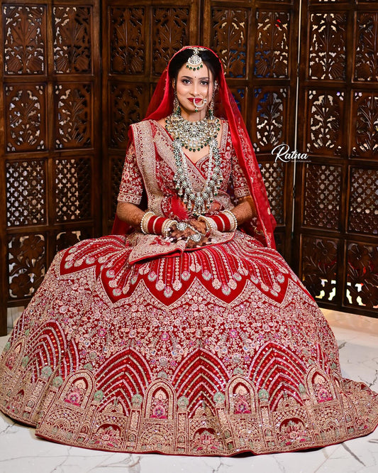 Hermosa lehenga nupcial roja jhumka (cliente feliz)