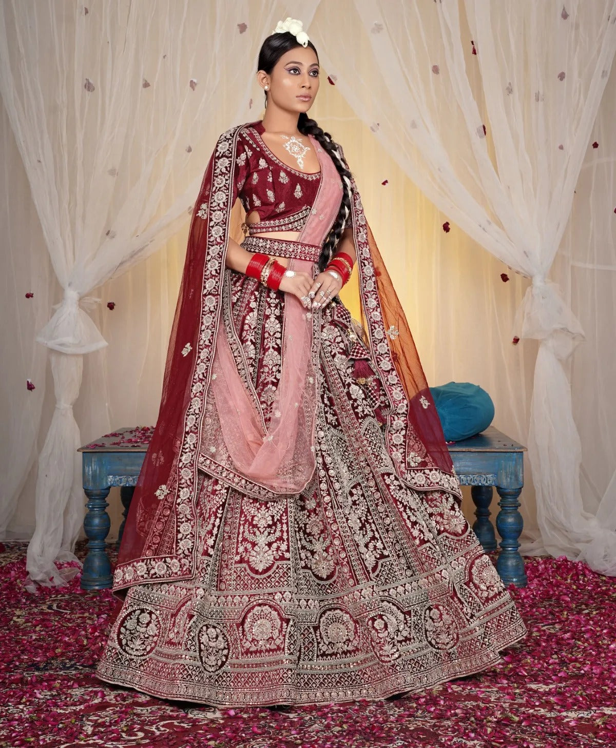 Agradable lehenga nupcial de doble duptta roja