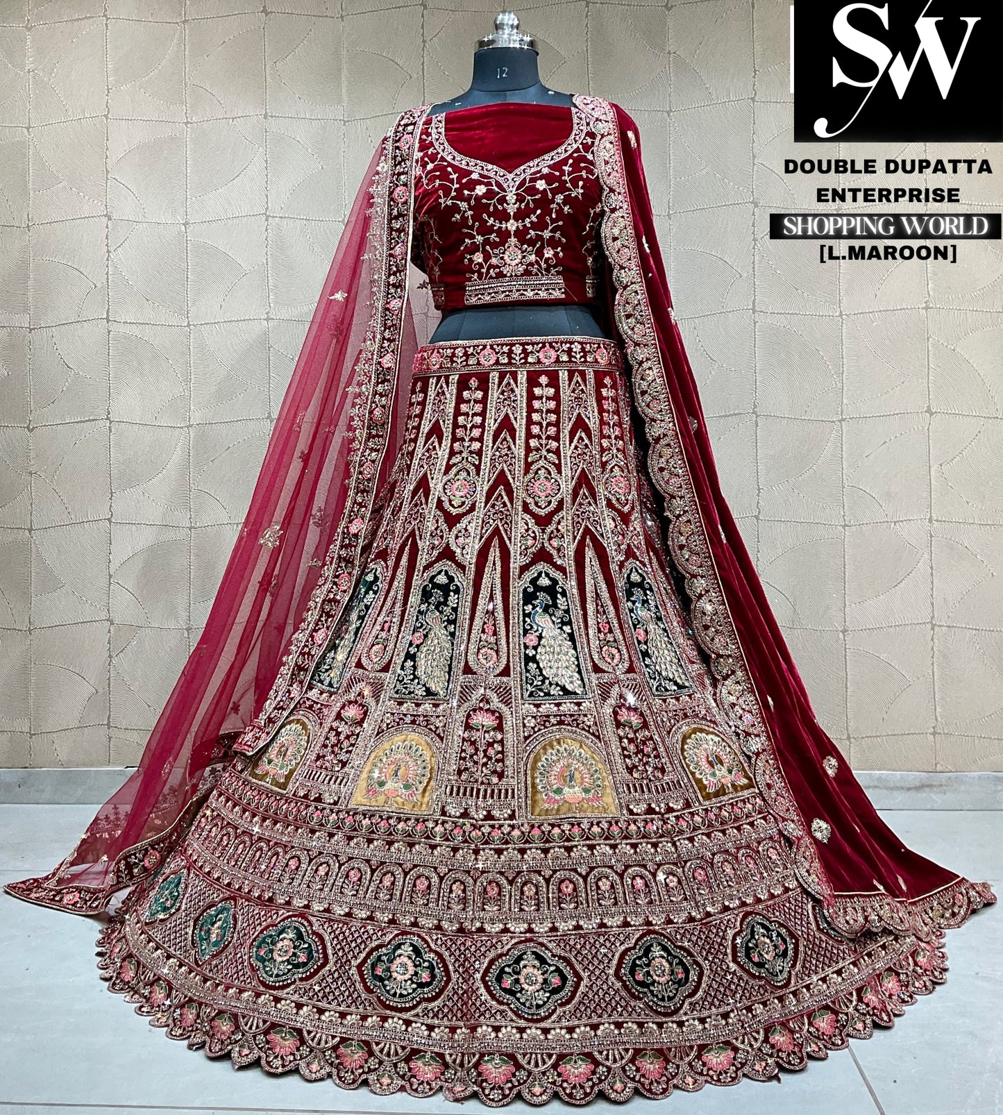 Hermosa lehenga nupcial con doble dupatta