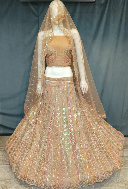 Lehenga de color melocotón de niña