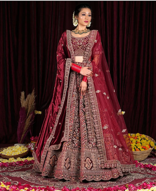 Agradable lehenga de doble duptta en color granate intenso