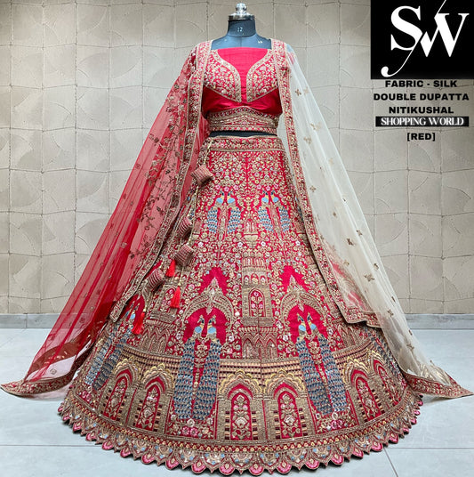 Atractiva lehenga nupcial de estilo dupatta doble con estampado de pavo real rojo y rosa