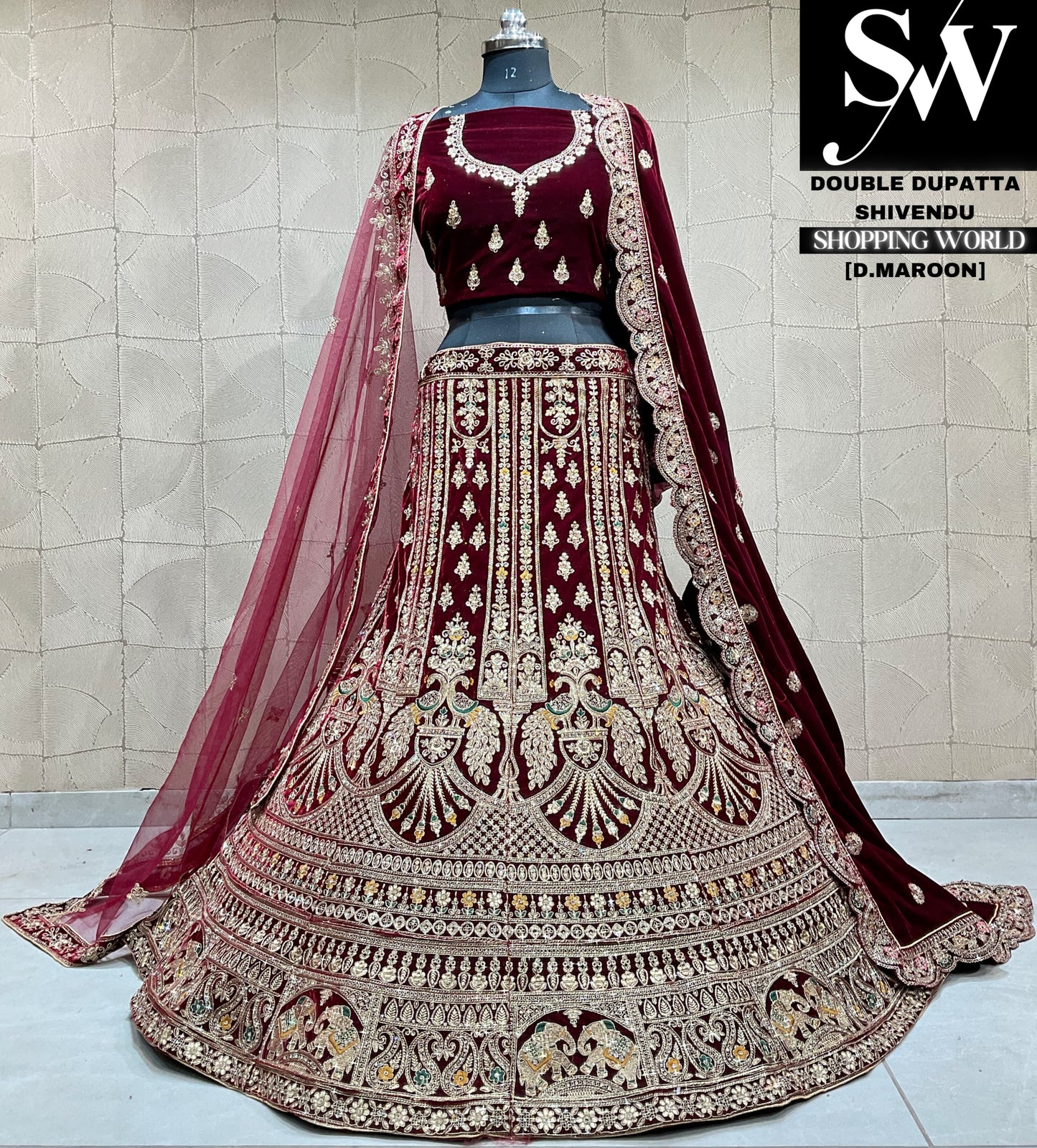 Fantástica lehenga nupcial con doble dupatta y estampado de pavo real