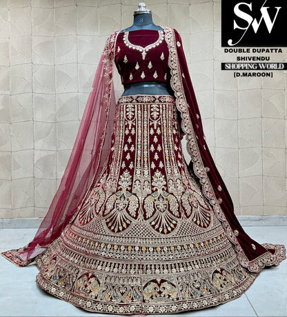 Fantástica lehenga nupcial con doble dupatta y estampado de pavo real