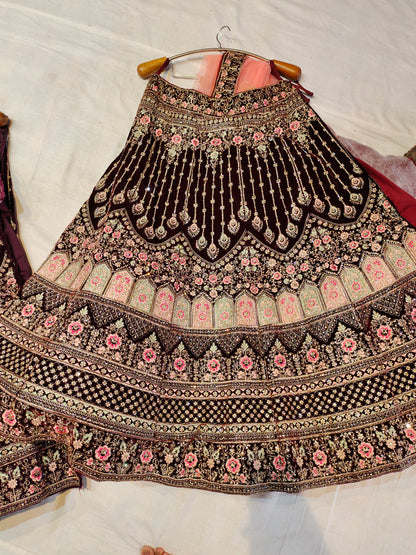 Famosa lehenga marrón jhumka